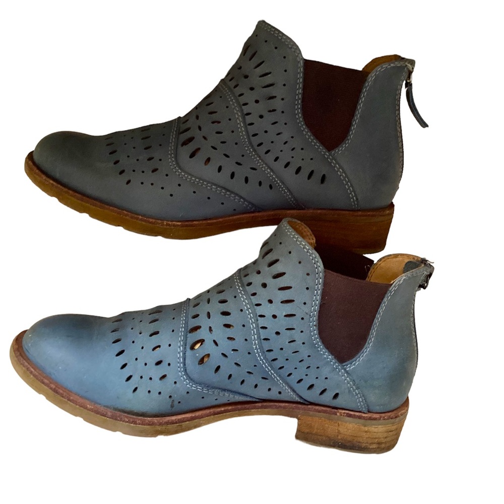 Sofft blue leather booties
